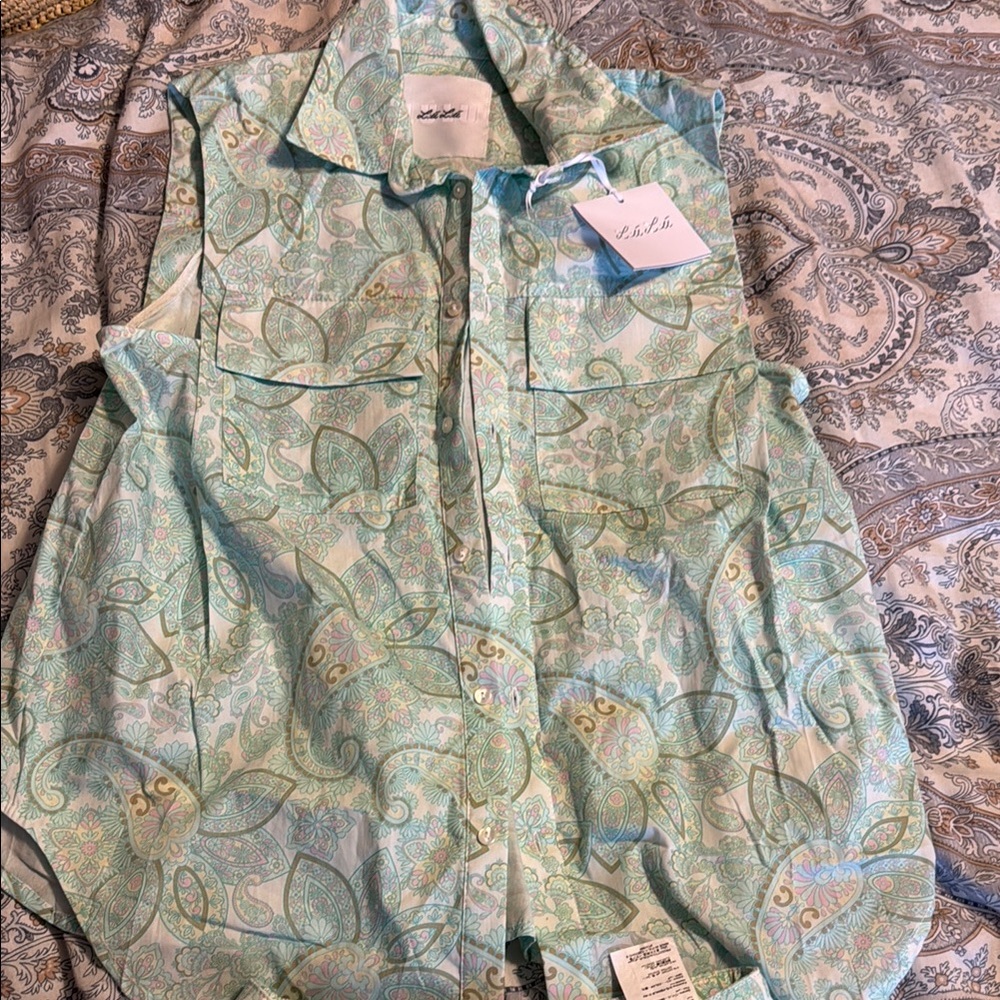 Lilly Pulitzer like  Mint Green Paisley Sleeveless Top and matching shorts.